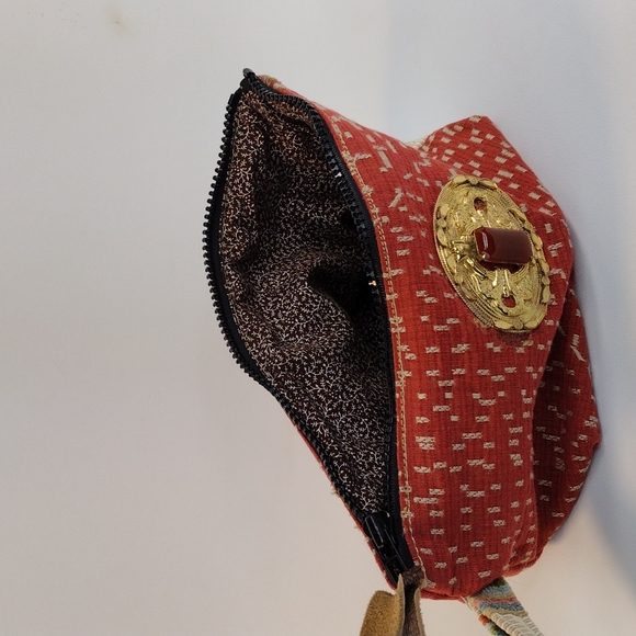 Clutch there is a small glue spot cant hardly see it but it is there - Picture 5 of 5